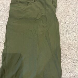 Joseph A Bank 5 pocket traveler Olive Green Pants